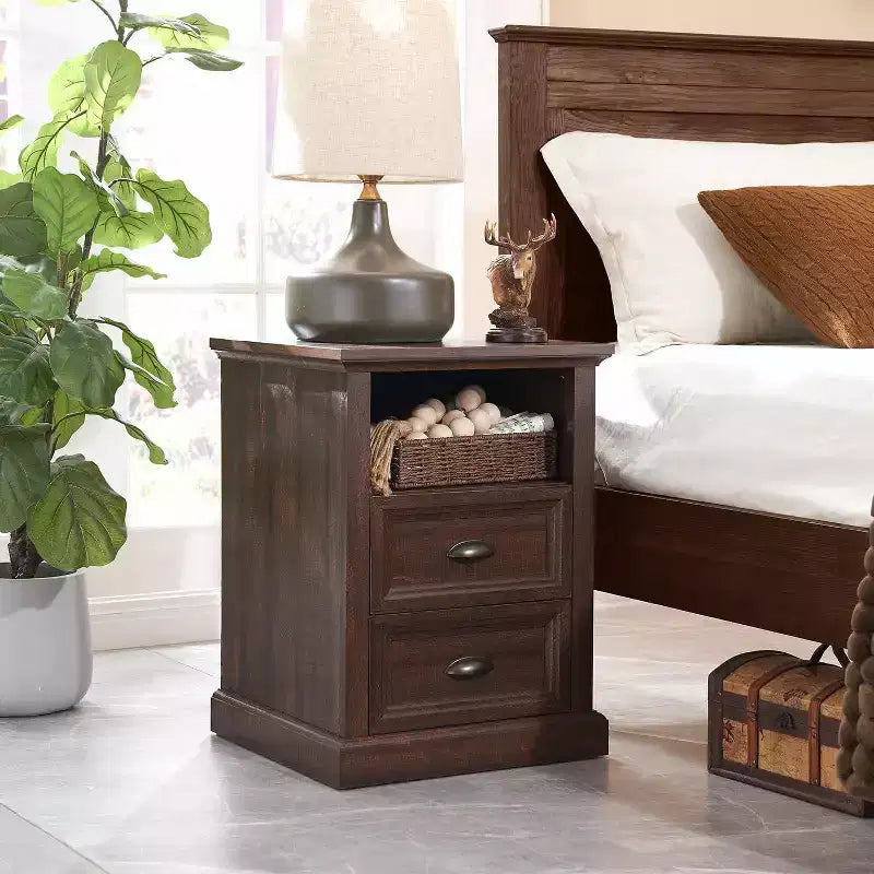 Table de chevet rustique avec station de charge et 2 tiroirs – 54 cm H x 45,7 cm L x 43,6 cm P