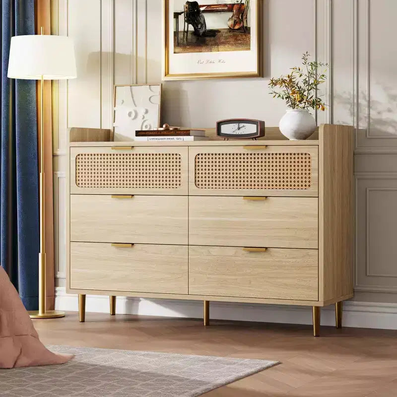 Commode 6 tiroirs style Mid-Century avec panneaux en rotin et quincaillerie dorée – 120 cm L x 40 cm l x 85 cm H