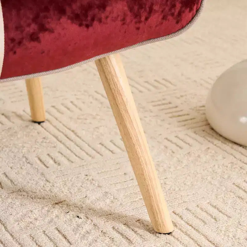 Fauteuil d'appoint à oreilles en patchwork avec pieds en bois d'hévéa – 89 cm H x 65 cm L x 80 cm P