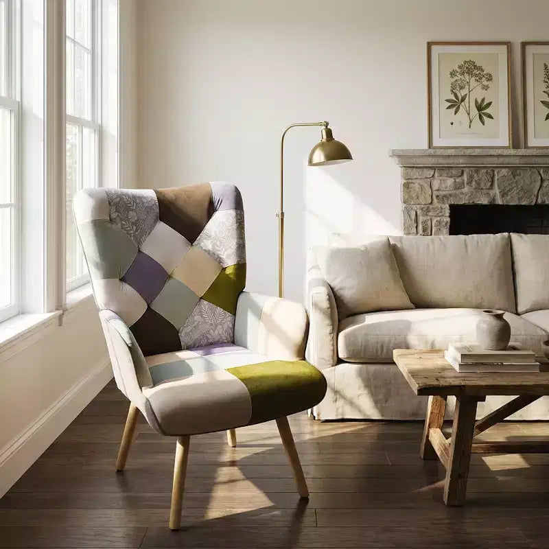 Fauteuil d'appoint à oreilles en patchwork avec pieds en bois d'hévéa – 89 cm H x 65 cm L x 80 cm P