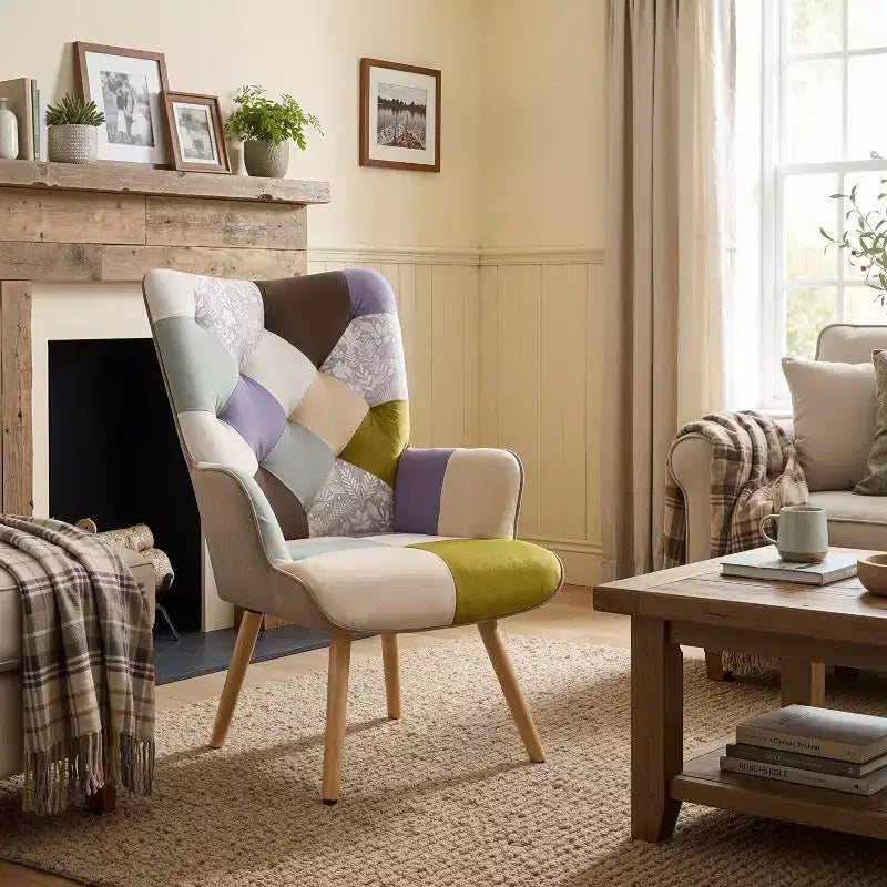 Fauteuil d'appoint à oreilles en patchwork avec pieds en bois d'hévéa – 89 cm H x 65 cm L x 80 cm P