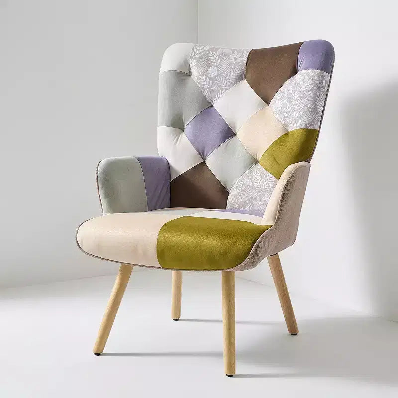 Fauteuil d'appoint à oreilles en patchwork avec pieds en bois d'hévéa – 89 cm H x 65 cm L x 80 cm P