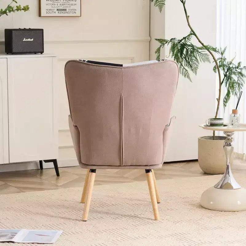 Fauteuil d'appoint à oreilles en patchwork avec pieds en bois d'hévéa – 89 cm H x 65 cm L x 80 cm P