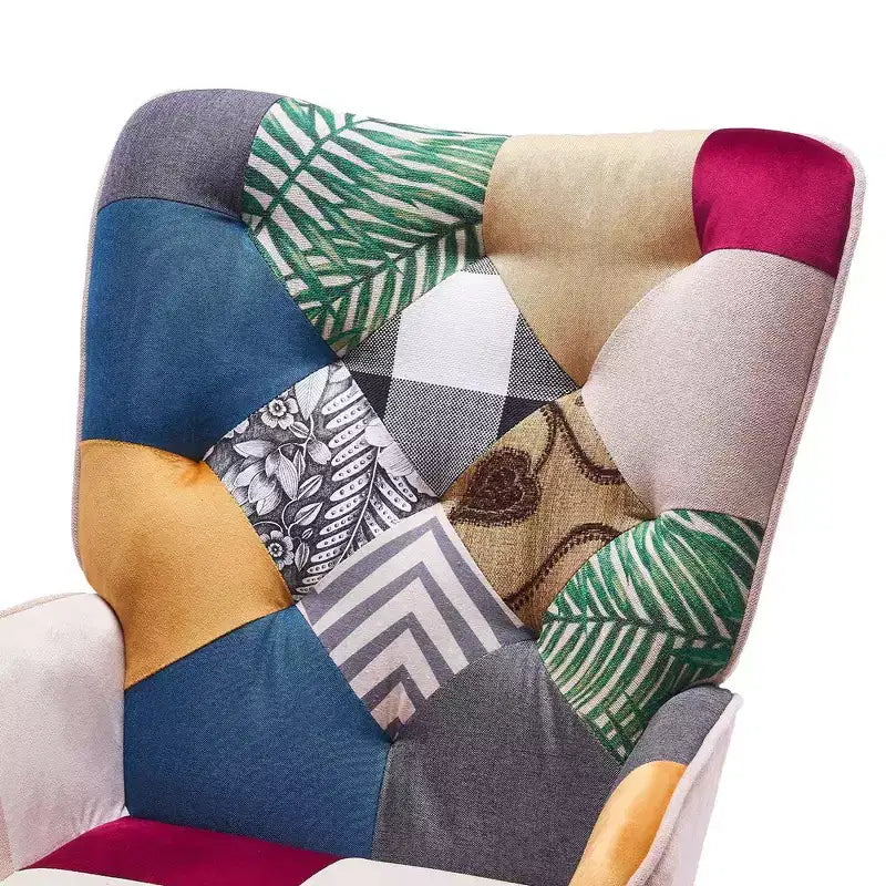 Fauteuil d'appoint à oreilles en patchwork avec pieds en bois d'hévéa – 89 cm H x 65 cm L x 80 cm P