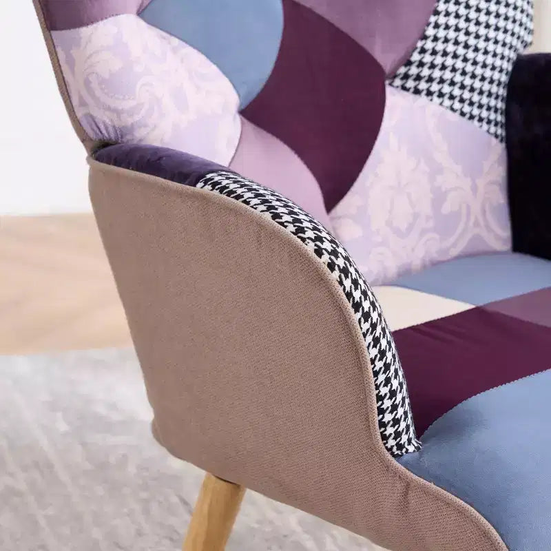 Fauteuil d'appoint à oreilles en patchwork avec pieds en bois d'hévéa – 89 cm H x 65 cm L x 80 cm P