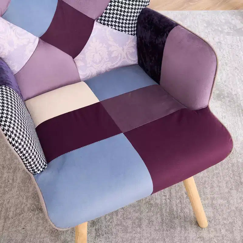 Fauteuil d'appoint à oreilles en patchwork avec pieds en bois d'hévéa – 89 cm H x 65 cm L x 80 cm P