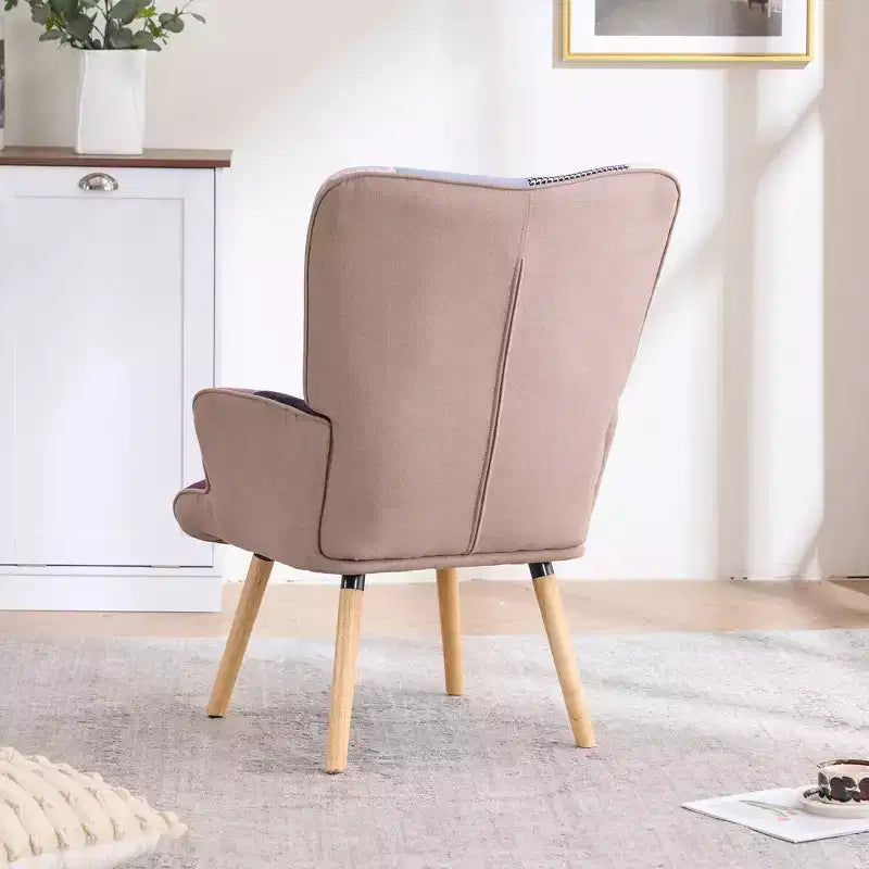 Fauteuil d'appoint à oreilles en patchwork avec pieds en bois d'hévéa – 89 cm H x 65 cm L x 80 cm P