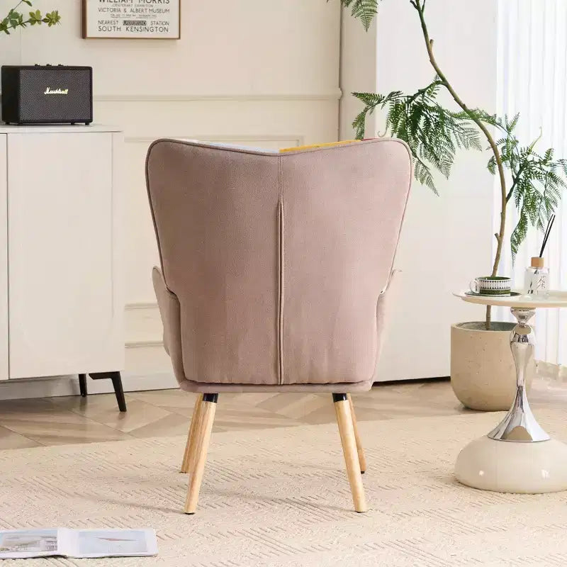 Fauteuil d'appoint à oreilles en patchwork avec pieds en bois d'hévéa – 89 cm H x 65 cm L x 80 cm P