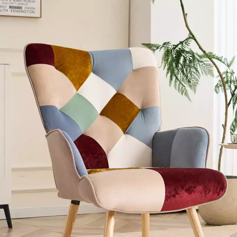 Fauteuil d'appoint à oreilles en patchwork avec pieds en bois d'hévéa – 89 cm H x 65 cm L x 80 cm P