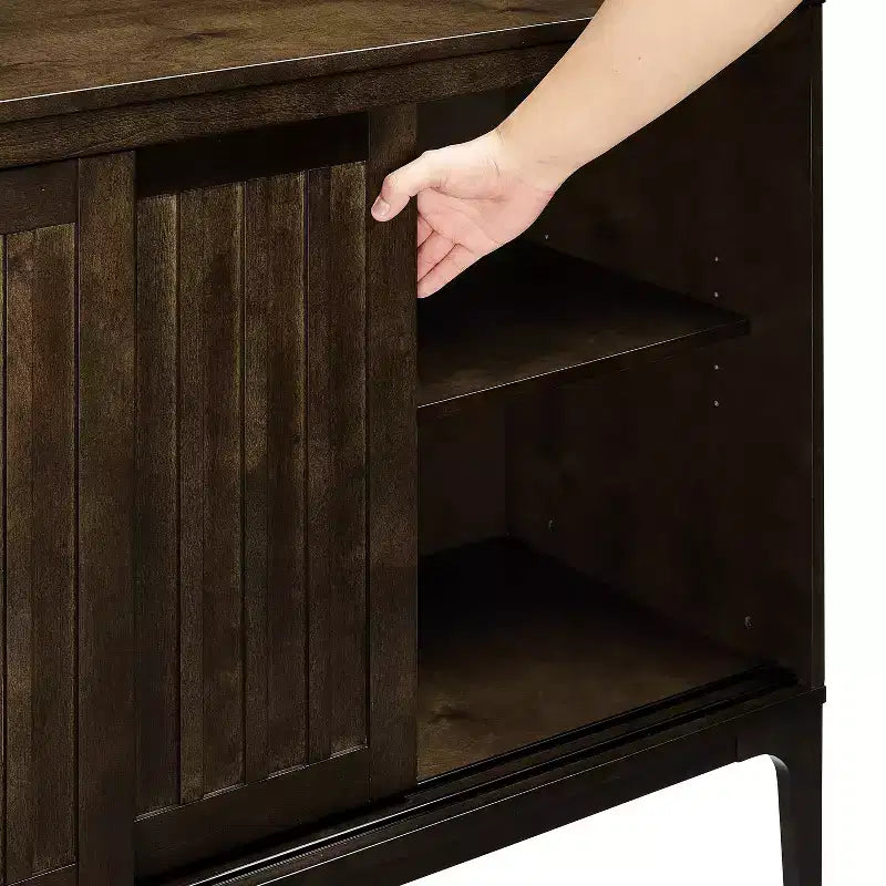 Buffet mid-century moderne 137 cm avec portes coulissantes et étagères réglables – 82 cm H x 137,5 cm L x 40,3 cm P