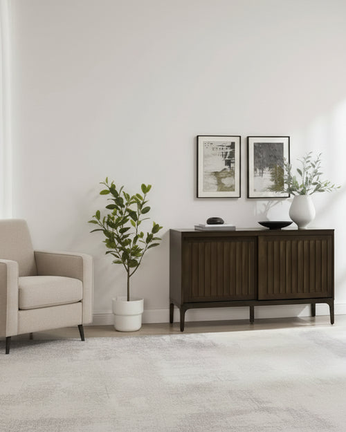 Buffet mid-century moderne 137 cm avec portes coulissantes et étagères réglables – 82 cm H x 137,5 cm L x 40,3 cm P