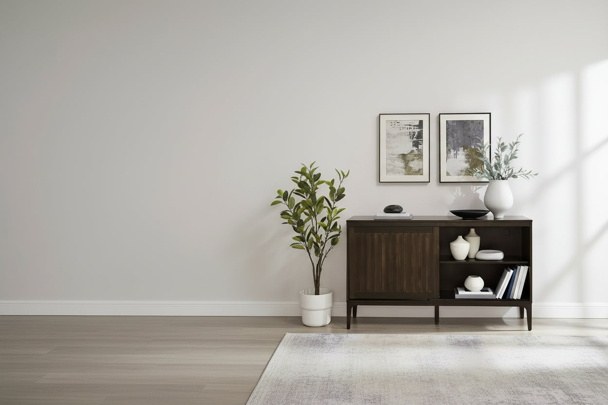 Buffet mid-century moderne 137 cm avec portes coulissantes et étagères réglables – 82 cm H x 137,5 cm L x 40,3 cm P